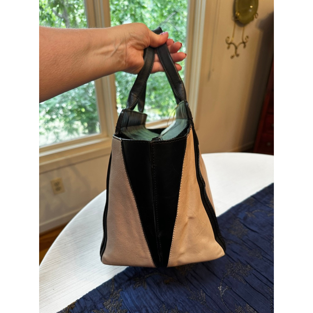 Chloé Beige & Black Leather Tote Bag - Picture 4 of 14
